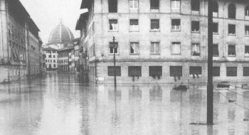 Firenze, l’Arno torna a far paura a 50 anni dall’alluvione