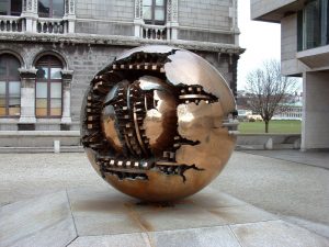 Mostre Milano, a Palazzo Reale arrivano le opere di Arnaldo Pomodoro