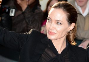 Angelina Jolie: video shock dove spiega sua iniziazione truce a una setta