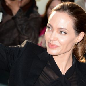 Angelina Jolie: video shock dove spiega sua iniziazione truce a una setta