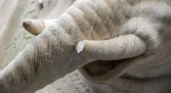 Elefantino del Bernini sfregiato a Roma: schiaffo alla bellezza