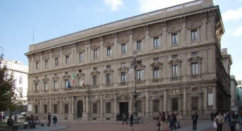 Umberto Veronesi funerali laici a Palazzo Marino a Milano