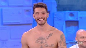 Stefano De Martino si lascia andare in diretta “io amo ancora Belen”