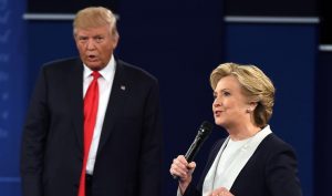 Clinton-Trump: imbarazzo al galà di lusso “Sei il cavallino di Putin”