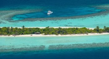 Four Seasons Private Island Maldives at Voavah, nell'atollo di Baa