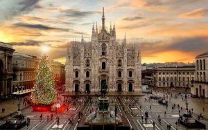 Natale 2016, Pandora illumina Milano con l’albero in Piazza Duomo