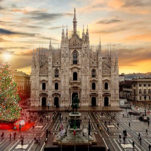 Natale 2016, Pandora illumina Milano con l’albero in Piazza Duomo
