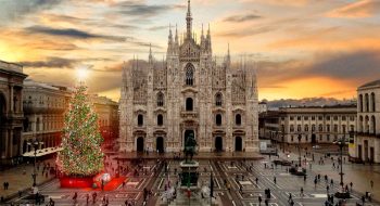 Natale 2016, Pandora illumina Milano con l’albero in Piazza Duomo