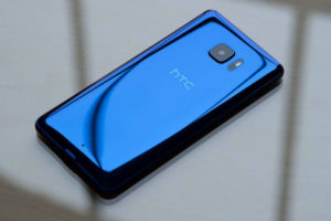 HTC U Ultra e HTC U Play: lo smartphone del futuro riconosce la voce del proprietario