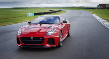 Jaguar F-Type 2017: restyling per la sportiva della casa automobilistica inglese