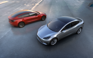 Tesla Model 3 prezzo, autonomia, prestazioni: Elon Musk svela il primo prototipo di prova in un video