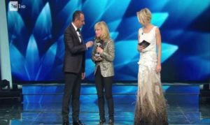 sanremo 2017 look, sanremo 2017 vestiti, sanremo 2017 abiti, sanremo 2017 outfit, maria de filippi vestiti, cantanti vestiti,