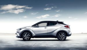 Toyota C-HR Hybrid prezzo, caratteristiche e news: tutto sul nuovo SUV elegante e futuristico