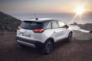 Opel Crossland X 2017 prezzo e news: oggi la presentazione dell’atteso crossover