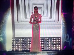 Sanremo 2017 outfit: gli abiti sfoggiati durante la prima puntata [FOTO]