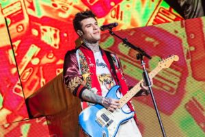 Fedez sceglie Gucci per la tappa romana di Comunisti col Rolex (Foto)