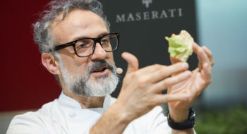 03-salone-di-ginevra-2017-massimo-bottura-la-parte-croccante-della-lasagna-1