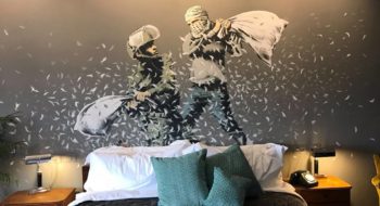 Banksy, hotel vista muro in Cisgiordania: a Betlemme la sua nuova provocazione
