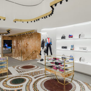 Versace apre a Lisbona: nuova boutique “tra passato e futuro” [Foto]
