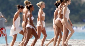 Gli Angeli di Victoria’s Secrets sulle spiagge di Miami per un’esplosione di primavera (foto)