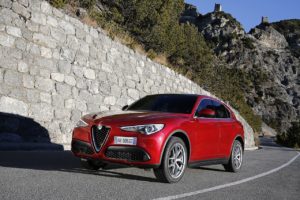 Alfa Romeo Stelvio, prezzo più basso e nuove motorizzazioni: tutte le novità