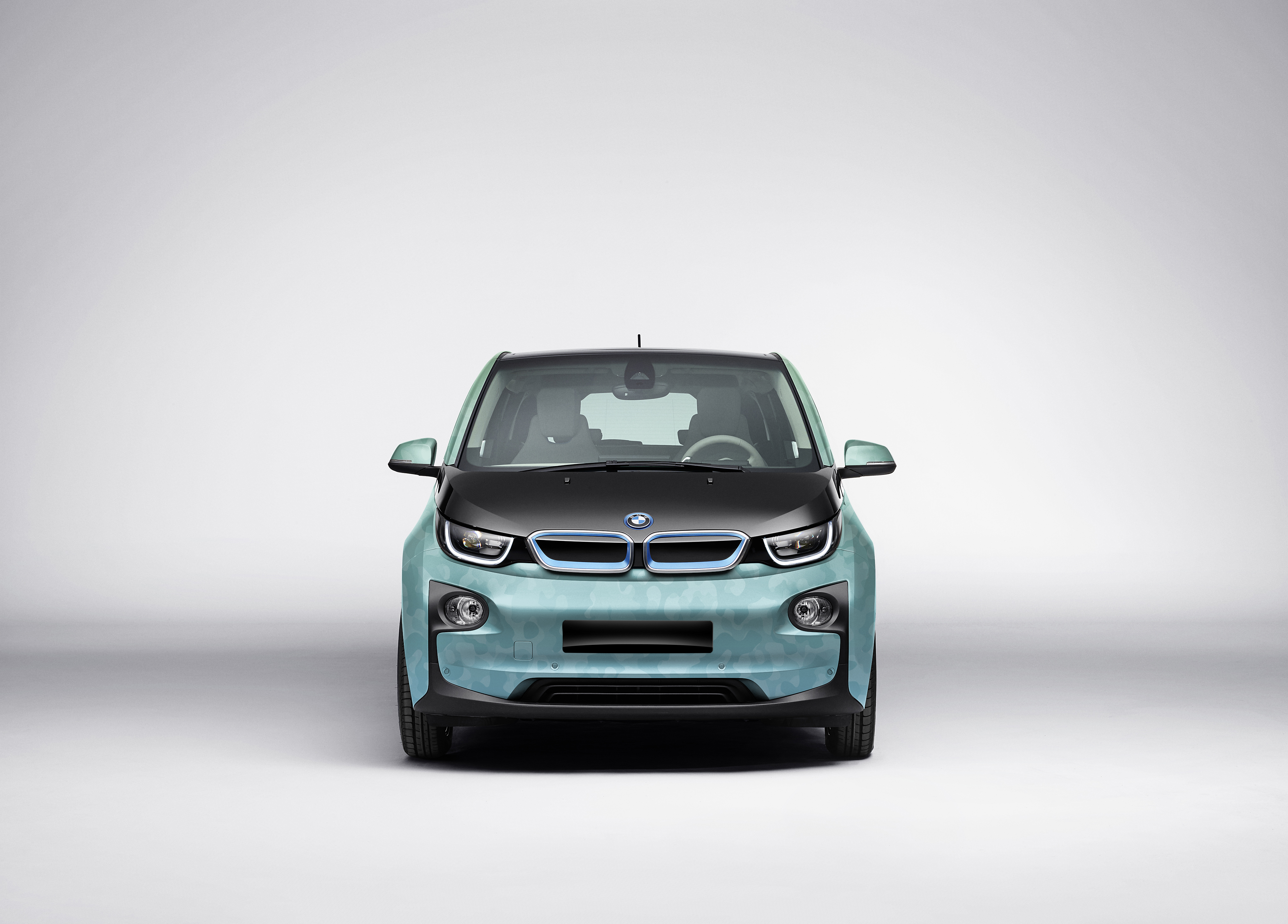 p90253657_highres_bmw-i3-with-coachell