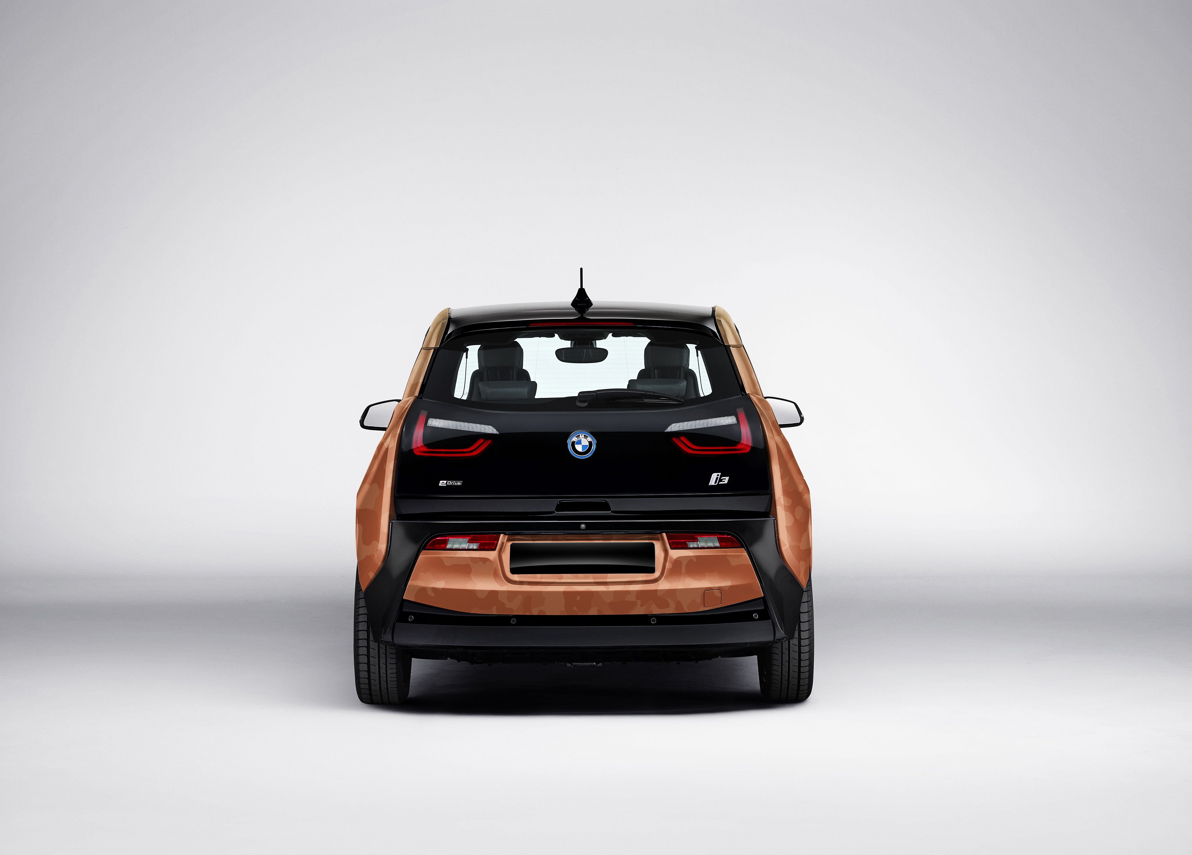 p90253658_highres_bmw-i3-with-coachell