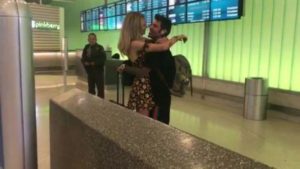 Chiara Ferragni e la “carrambata” per Fedez all’aeroporto di Los Angeles