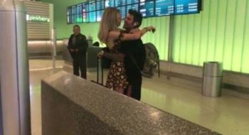 Chiara Ferragni e la “carrambata” per Fedez all’aeroporto di Los Angeles