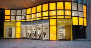 Versace: nuovo flagship store a Hong Kong Central per un debutto di lusso