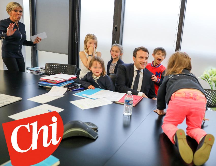 Exclusif - No tabloid - Prix SpÈcial - No Web No Blog - Emmanuel Macron entourÈ de sa femme Brigitte Macron, et ses petites-filles Alice, Emma (filles de L.AuziËre), Elise (fille de T.AuziËre), Camille et Thomas (fille et fils de L.AuziËre) - Emmanuel Macron ‡ son QG de campagne au soir du deuxiËme tour, dans l'attente des rÈsultats des Èlections prÈsidentielles, ‡ Paris. Le 7 mai 2017. © Dominique Jacovides - SÈbastien Valiela / Bestimage Exclusive - No Tabloid - - Special Price - No Web No Blog - Emmanuel Macron with his wife Brigitte (Trogneux) and their grand-daughters Emma and Alice (L.AuziËre's daughters), Elise (T.AuziËre's daughter), Camille (S.AuziËre's daughter) and Thomas (L.AuziËres's son) at his GQ waiting for the results of the second round of the french presidential election. Paris, May 7th, 2017.