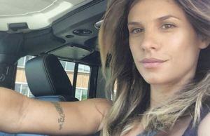 Elisabetta Canalis torna in Sardegna dopo il duro lutto: “L’amore mi aiuta ad andare avanti”