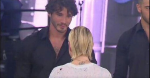Emma Marrone frecciata a Stefano De Martino durante registrazione di Amici