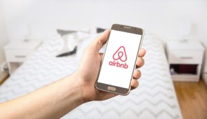 Airbnb, sfida aperta agli hotel di lusso: in via di sviluppo un programma dedicato ai clientela luxury