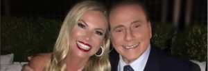 Silvio Berlusconi arriva alla festa di Mattino Cinque con Federica Panicucci (foto)