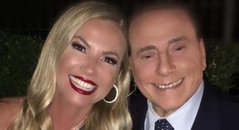 Silvio Berlusconi arriva alla festa di Mattino Cinque con Federica Panicucci (foto)