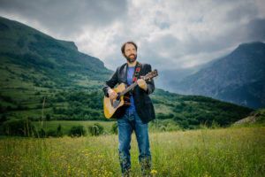 RisorgiMarche: Neri Marcorè porta la musica di tredici grandi artisti italiani nelle terre devastate dal sisma