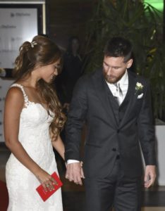 Messi sceglie re Giorgio Armani per l’abito del suo matrimonio (foto)