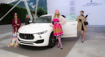 Maserati Mountain Lounge: a Courmayeur la mostra dedicata al foulard, accessorio iconico delle grandi dive di Hollywood