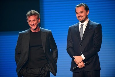 SAINT-TROPEZ, FRANCE - JULY 26: (L-R) Sean Penn Leonardo DiCaprio are seen on stage the Leonardo DiCaprio Foundation 4th Annual Saint-Tropez Gala at Domaine Bertaud Belieu on July 26, 2017 in Saint-Tropez, France.  (Photo by Anthony Ghnassia/Getty Images for LDC Foundation) *** Local Caption *** Sean Penn;Leonardo DiCaprio