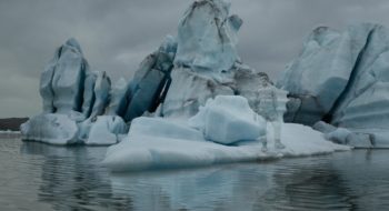 Moncler per la campagna A/I 17/18 sceglie l’Islanda e due artisti planetari: Liu Bolin e Annie Leibovitz