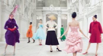 Dior celebra con una mostra i suoi splendidi 70 anni: 300 abiti e foto d’epoca (gallery)