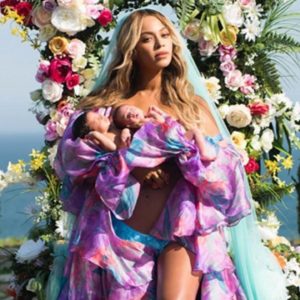 Beyoncé si mostra con i due gemelli e Jay Z racconta di averla tradita