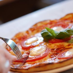 Guida Michelin 2017: sono 6 le migliori pizzerie d’Italia, tutte a Napoli