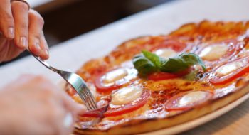 Guida Michelin 2017: sono 6 le migliori pizzerie d’Italia, tutte a Napoli
