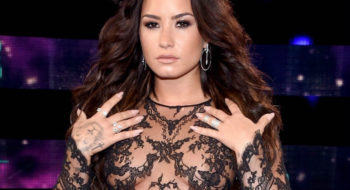Demi Lovato sfoggia i diamanti Messika agli Mtv Video Awards 2017