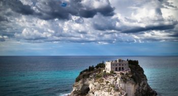 Mete preferite agosto 2017: gli italiani scelgono la Sicilia e Calabria ma gli stranieri cercano il lusso