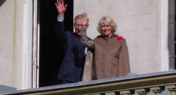 Carlo d’Inghilterra rompe la tradizione: niente Buckingham Palace quando diventerà re