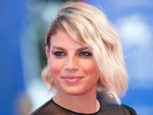 Mostra del cinema di Venezia 2017, il look “rock chic” di Emma Marrone (FOTO)