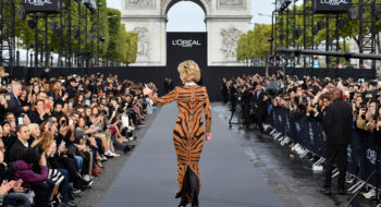 Parigi Fashion Week 2017: gli Champs-Elysées teatro di una spettacolare sfilata